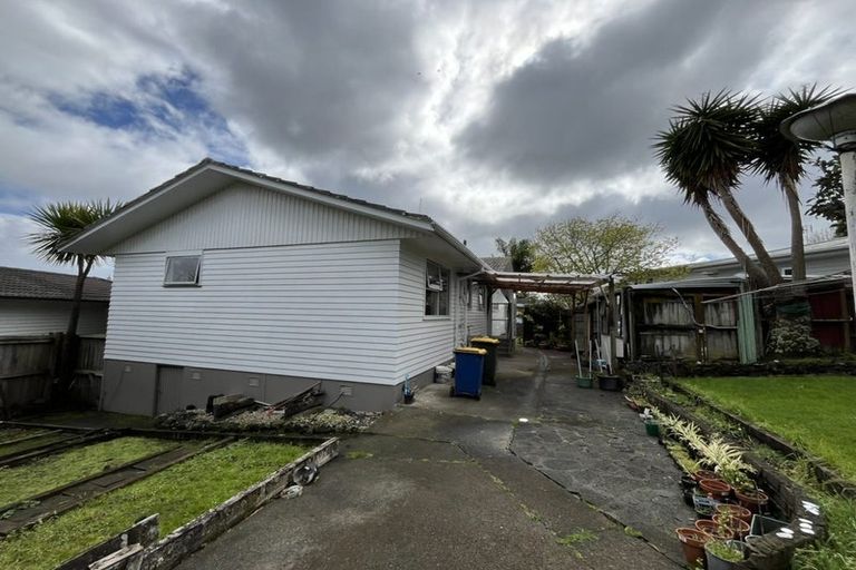 Photo of property in 32 Powrie Street, Glenfield, Auckland, 0629