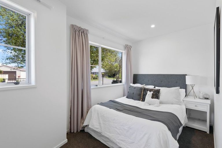 Photo of property in 32 Kirsten Place, Parklands, Christchurch, 8083