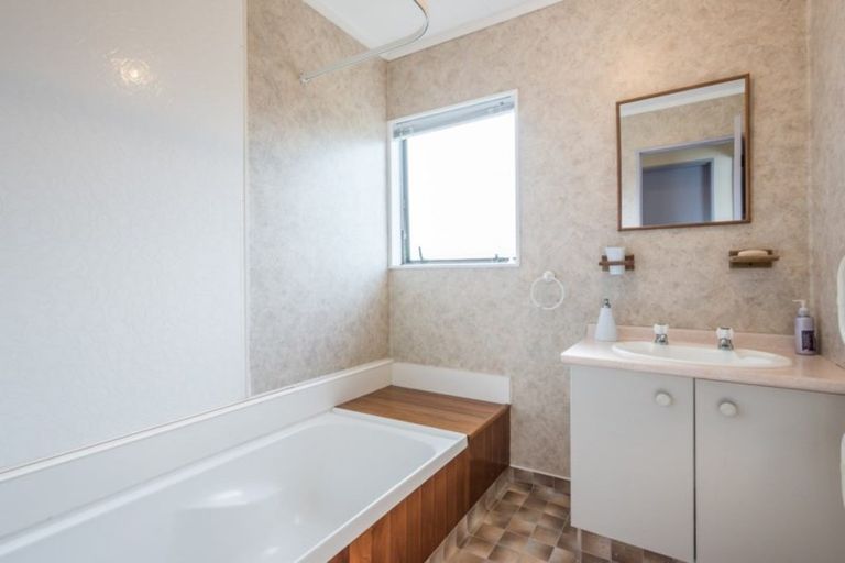 Photo of property in 8 Dennis Taylor Court, Paraparaumu, 5032