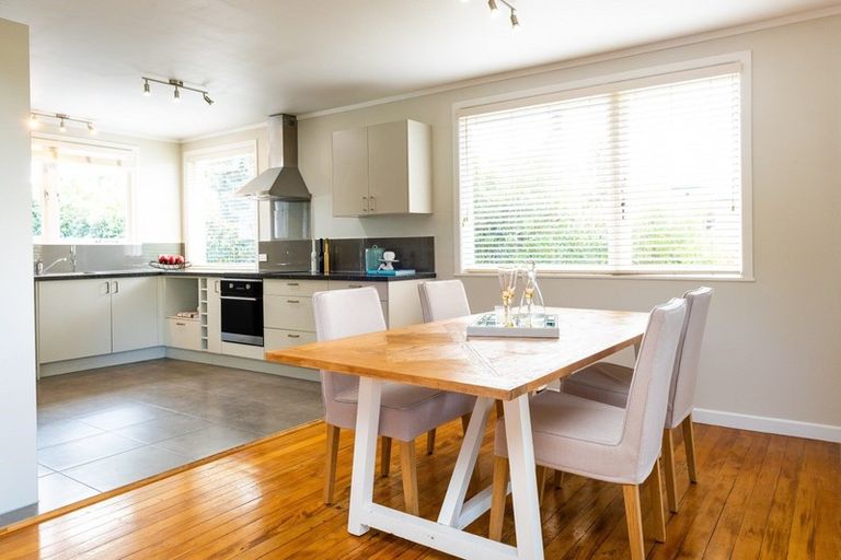 Photo of property in 11 Lipscombe Crescent, Havelock North, 4130