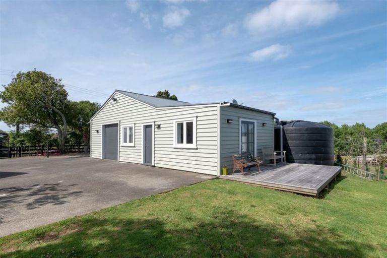 Photo of property in 17 Griggs Road, Whitford, Howick, 2571
