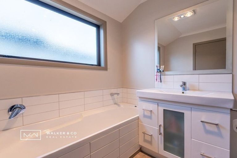 Photo of property in 7 Percy Kinsman Crescent, Riverstone Terraces, Upper Hutt, 5018