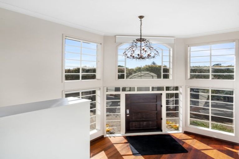 Photo of property in 8 Kerry Dell, Cockle Bay, Auckland, 2014