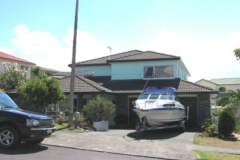 Photo of property in 32 Whiting Grove, West Harbour, Auckland, 0618