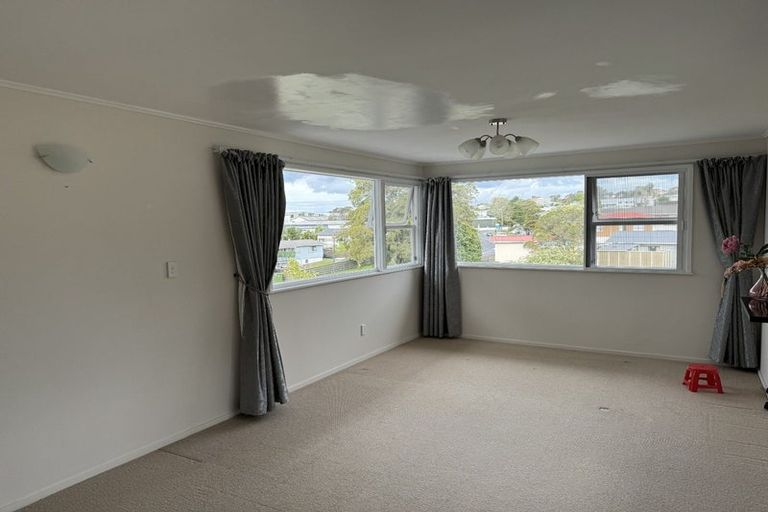 Photo of property in 32 Diana Drive, Glenfield, Auckland, 0627