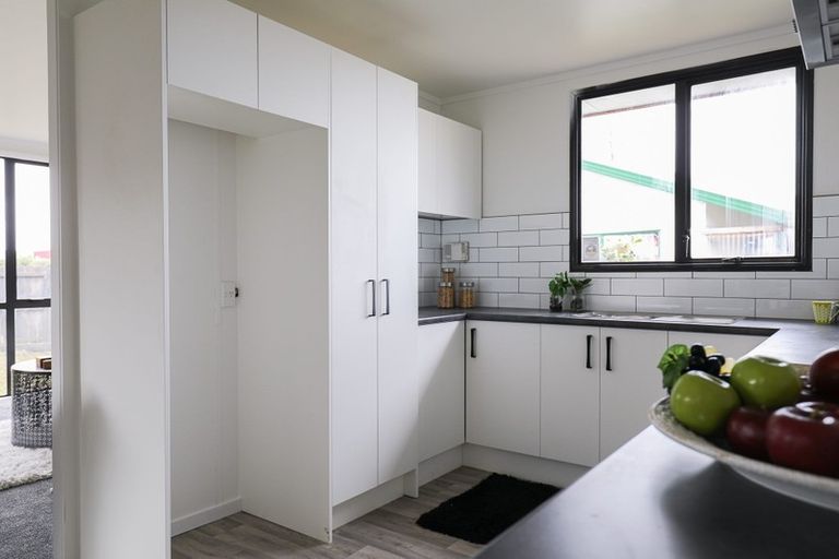 Photo of property in 4/7 Barneys Farm Road, Clendon Park, Auckland, 2103