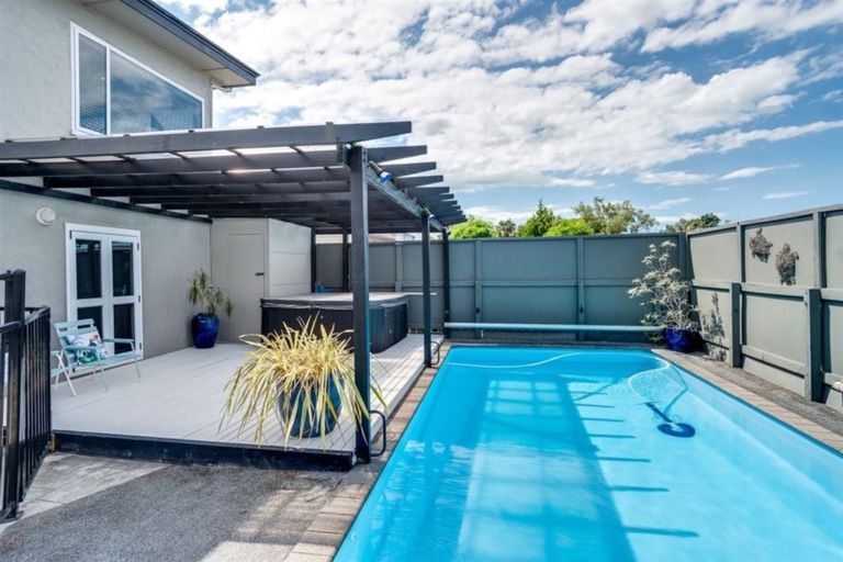 Photo of property in 37 Avondale Road, Taradale, Napier, 4112