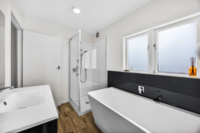 Photo of property in 36 Pine Avenue, Henderson, Auckland, 0612