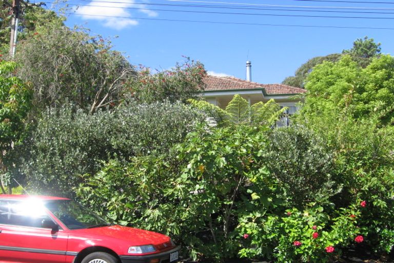 Photo of property in 2/39 Seaton Road, Murrays Bay, Auckland, 0630