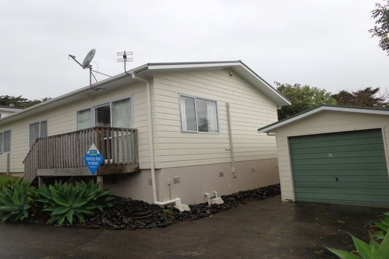 Photo of property in 1/11 Mona Vale, West Harbour, Auckland, 0618