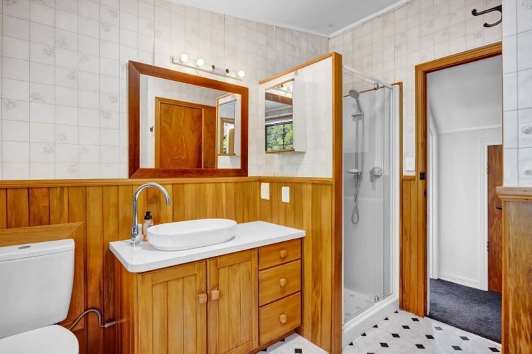 Photo of property in 48 Kairau Road West, Sentry Hill, New Plymouth, 4373