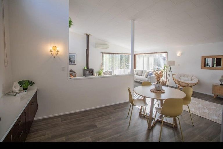 Photo of property in 2 Puketiro Place, Paihia, 0200