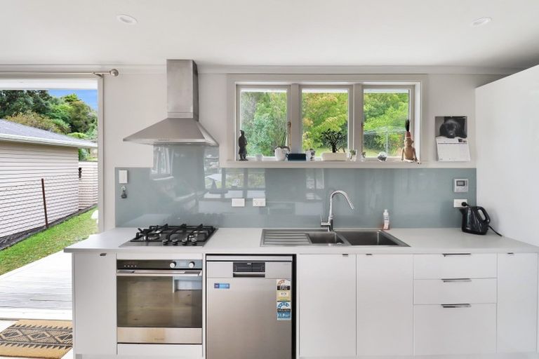 Photo of property in 55 Taylor Terrace, Tawa, Wellington, 5028