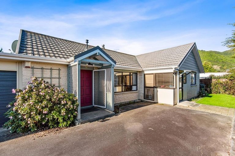 Photo of property in 7a Graham Grove, Waikanae, 5036