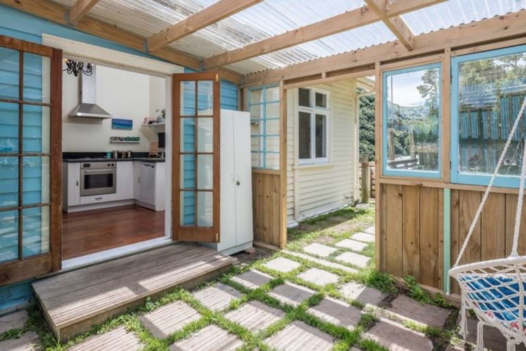 Photo of property in 175 Houghton Bay Road, Houghton Bay, Wellington, 6023