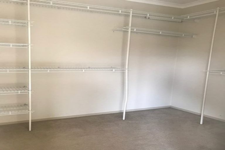 Photo of property in 18 Horizon View Road, Oteha, Auckland, 0632