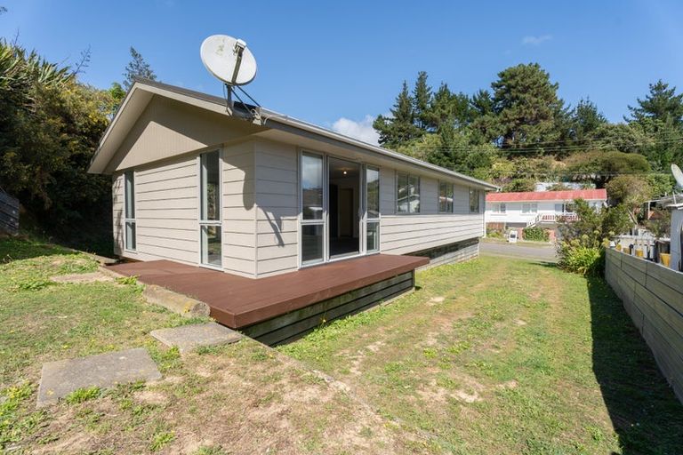 Photo of property in 56 Cardiff Crescent, Cannons Creek, Porirua, 5024