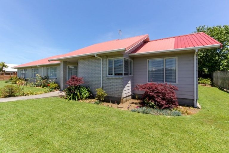 Photo of property in 18 Veale Road, Frankleigh Park, New Plymouth, 4310