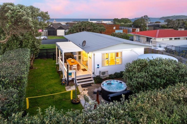 Photo of property in 3 The Southern Isle, Omaha, 0986