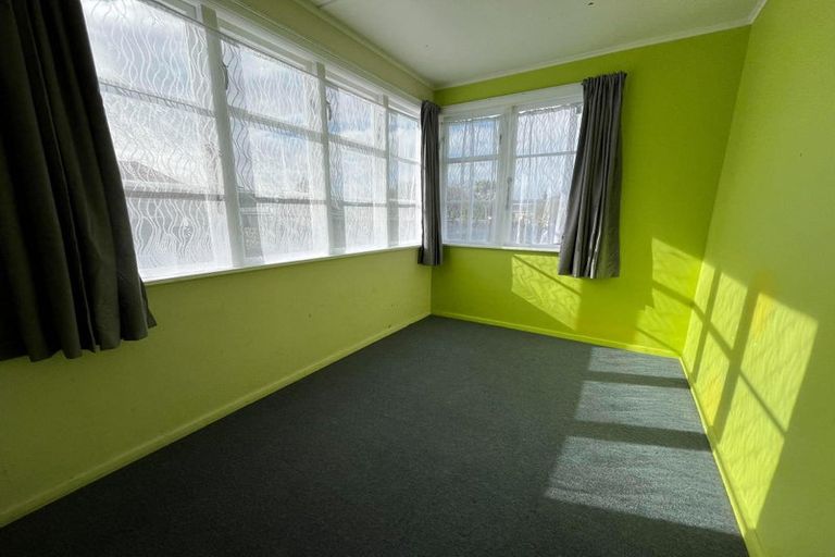 Photo of property in 18 Goldsmith Crescent, Levin, 5510
