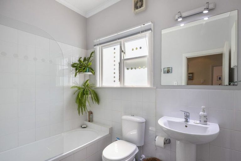Photo of property in 47 Melbourne Road, Island Bay, Wellington, 6023