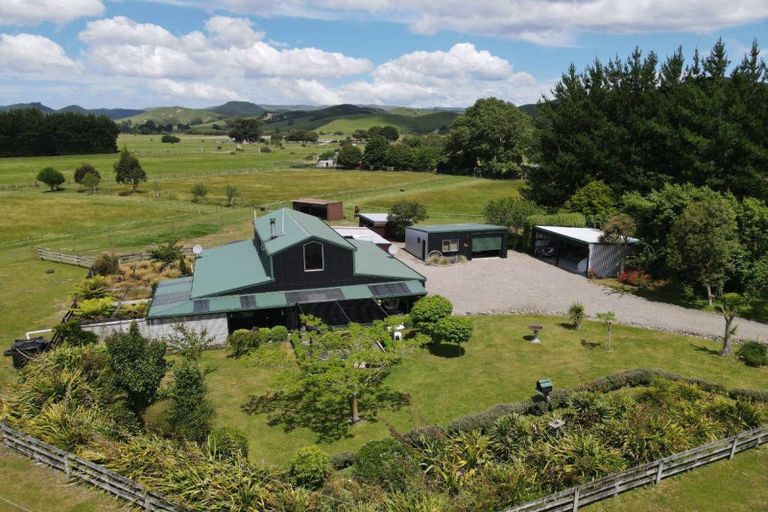 Photo of property in 72 Township Road, Kumeroa, Woodville, 4997