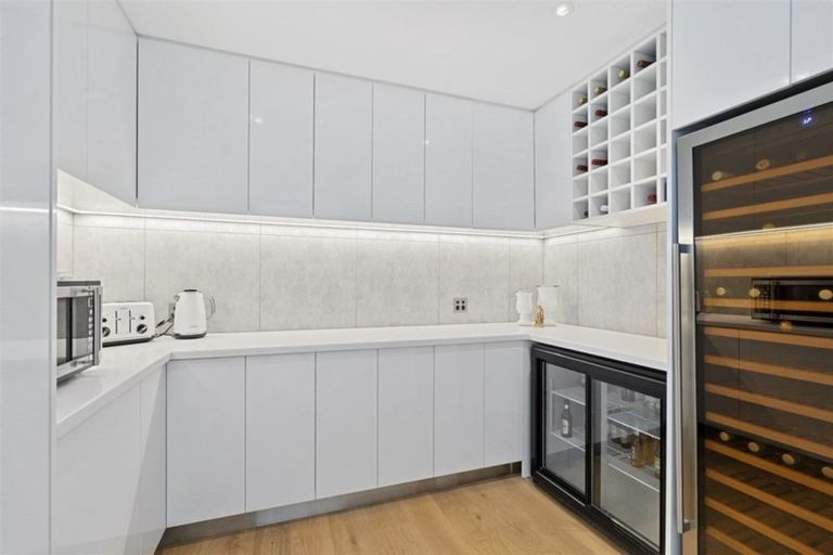 Photo of property in 8 Saint Barnabas Lane, Fendalton, Christchurch, 8052