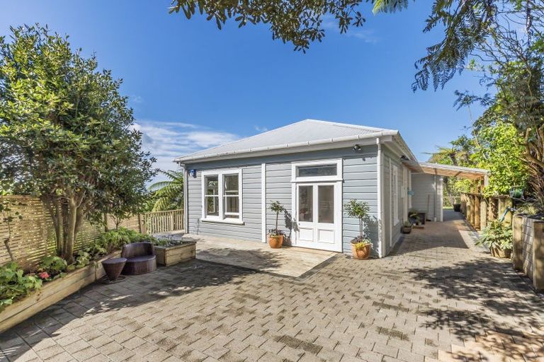 Photo of property in 123 Mitchell Street, Brooklyn, Wellington, 6021