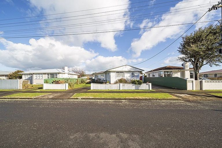 Photo of property in 15 Murray Avenue, Hawera, 4610
