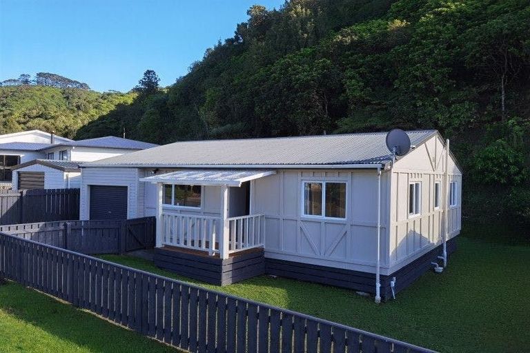 Photo of property in 90 Rangituhi Crescent, Takapuwahia, Porirua, 5022