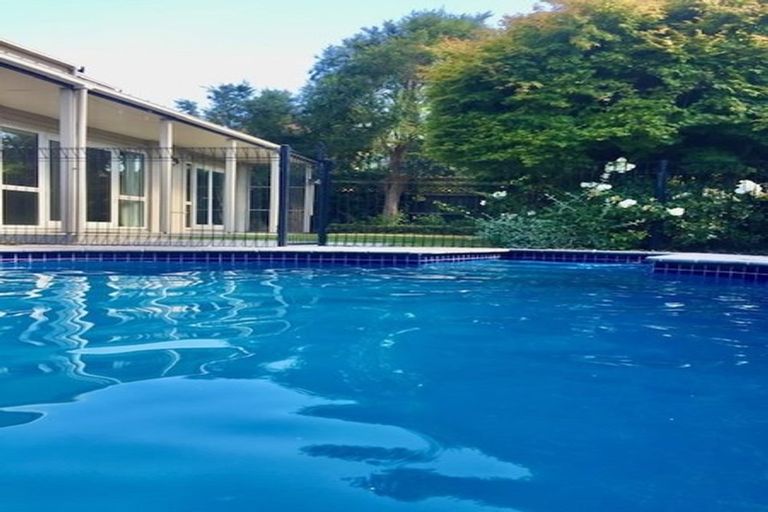 Photo of property in 2/30 Woodford Terrace, Ilam, Christchurch, 8053