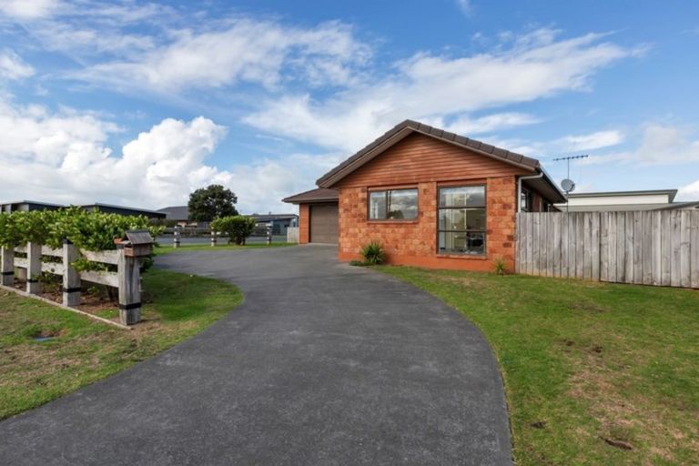 Photo of property in 1 Resolution Place, One Tree Point, 0118