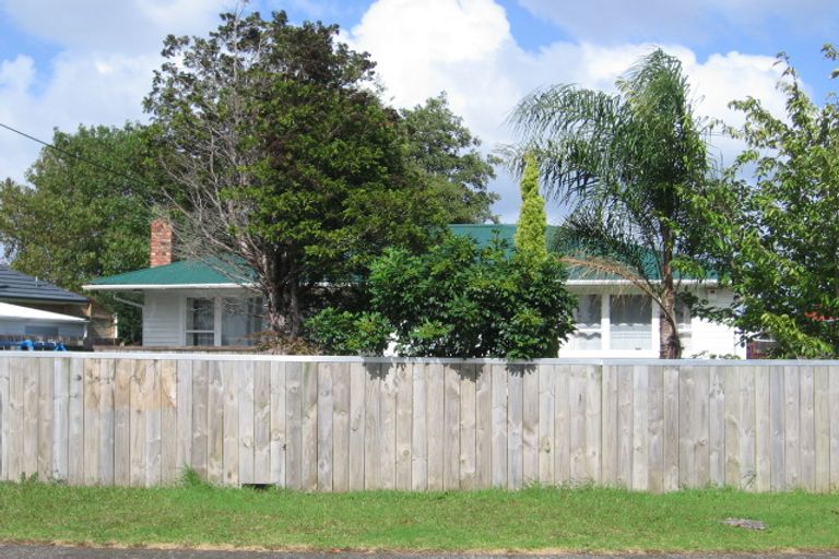Photo of property in 16 Fairdene Avenue, Henderson, Auckland, 0610