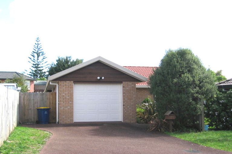 Photo of property in 12 Martin Jugum Lane, Ranui, Auckland, 0612