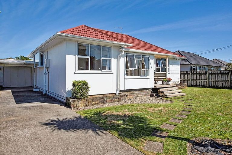 Photo of property in 62 Lismore Street, Merrilands, New Plymouth, 4312
