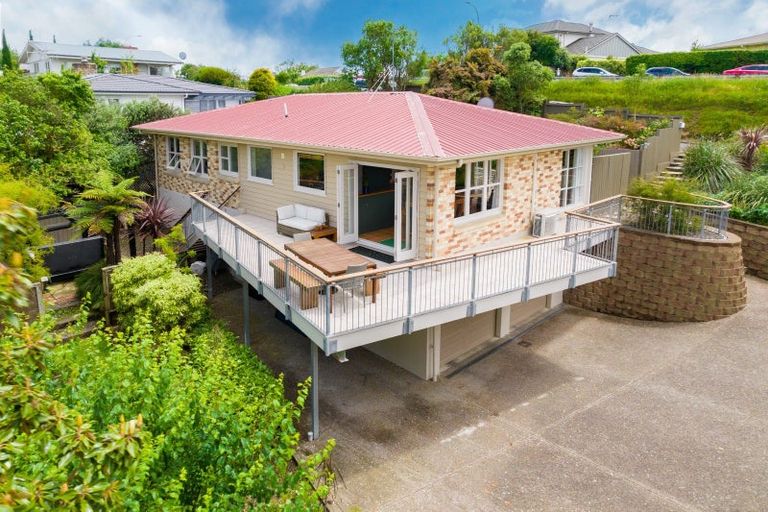 Photo of property in 99 Lake Crescent, Hamilton Lake, Hamilton, 3204