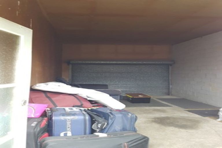 Photo of property in 10 Harding Avenue, Te Atatu South, Auckland, 0610