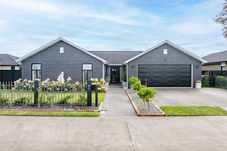 Photo of property in 26 Rose Leigh Drive, Cambridge, 3434