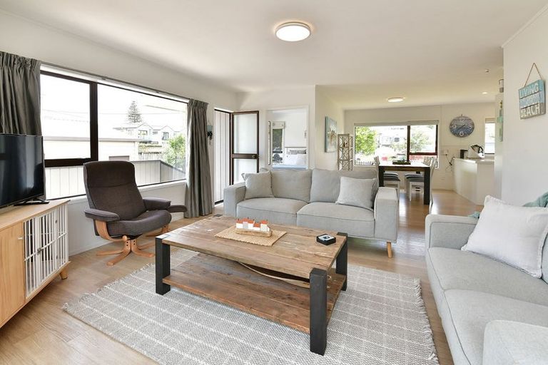 Photo of property in 75 Bay Street, Red Beach, 0932