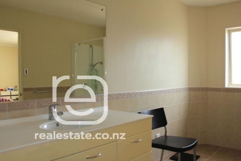 Photo of property in 28 Maypark Crescent, Flat Bush, Auckland, 2016