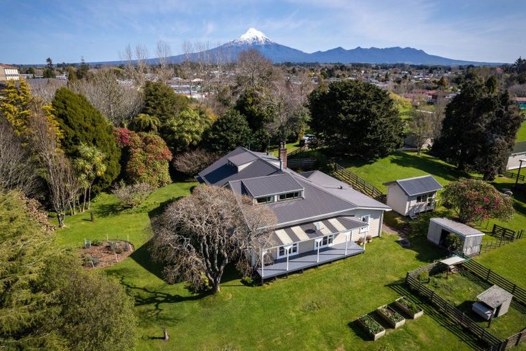 Photo of property in 1 Kahikatea Street, Inglewood, 4330