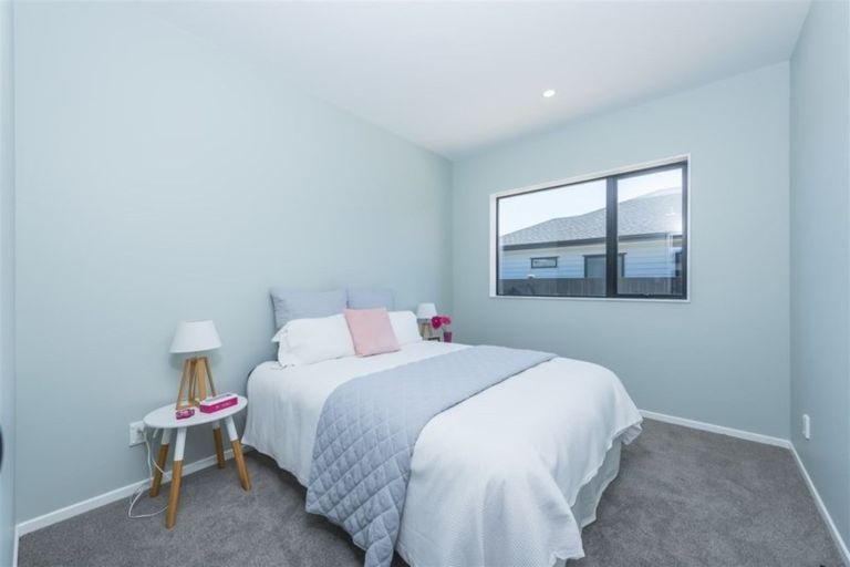 Photo of property in 12 Vinistra Road, Kumeu, 0810