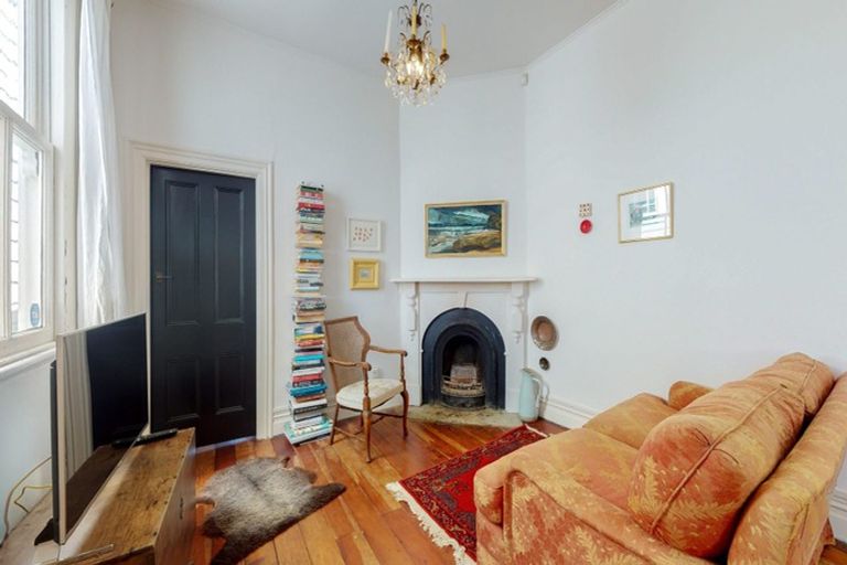 Photo of property in 11 Wright Street, Mount Cook, Wellington, 6021