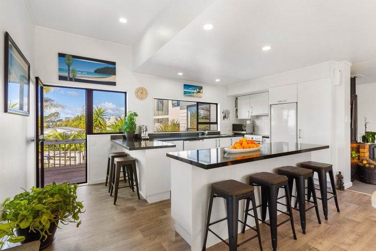 Photo of property in 123 Carlisle Road, Northcross, Auckland, 0632