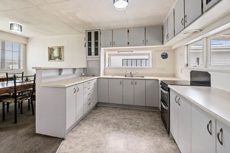 Photo of property in 220 Mangorei Road, Merrilands, New Plymouth, 4312