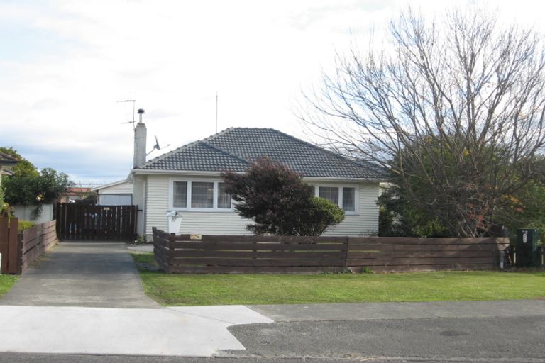 Photo of property in 27 Hillary Crescent, Maraenui, Napier, 4110