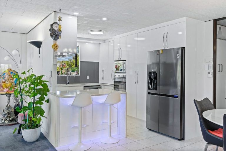 Photo of property in 15 Marinich Drive, Ranui, Auckland, 0612