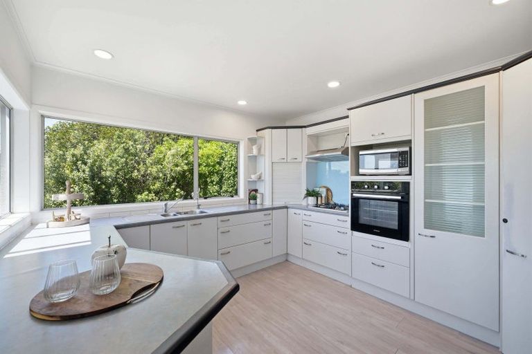 Photo of property in 1/22 Rothesay Bay Road, Rothesay Bay, Auckland, 0630
