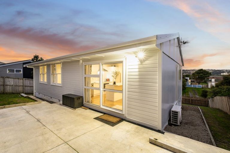 Photo of property in 110 Te Pene Avenue, Titahi Bay, Porirua, 5022