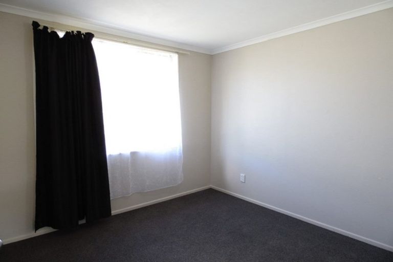 Photo of property in 24 Selak Place, Glen Eden, Auckland, 0602